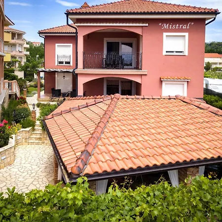 Mistral-3 By Interhome Apartmán *